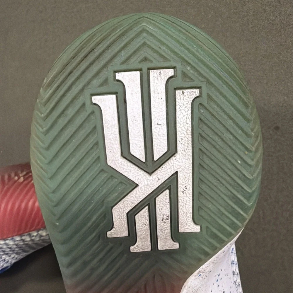 RARE‎ 11.5 Nike Kyrie 2 Doernbecher 2016 No Box CLEAN!!